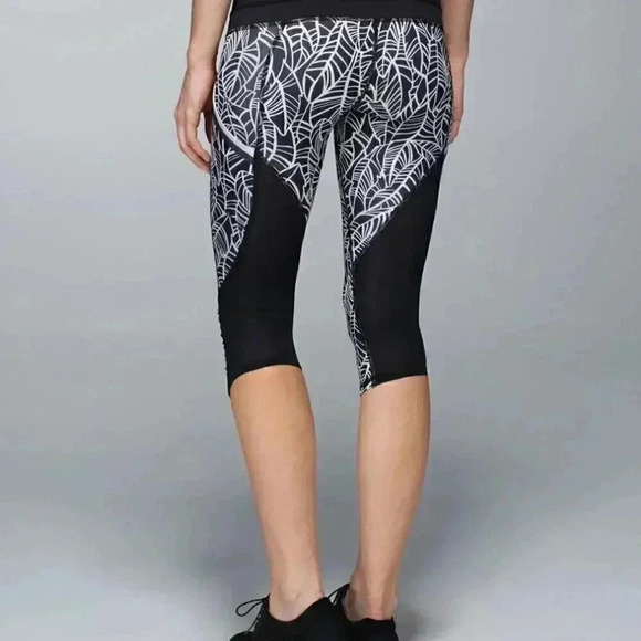 Lululemon pretty palm angel wing crop athletic yoga casual trendy legging pant 4 - Picture 4 of 4